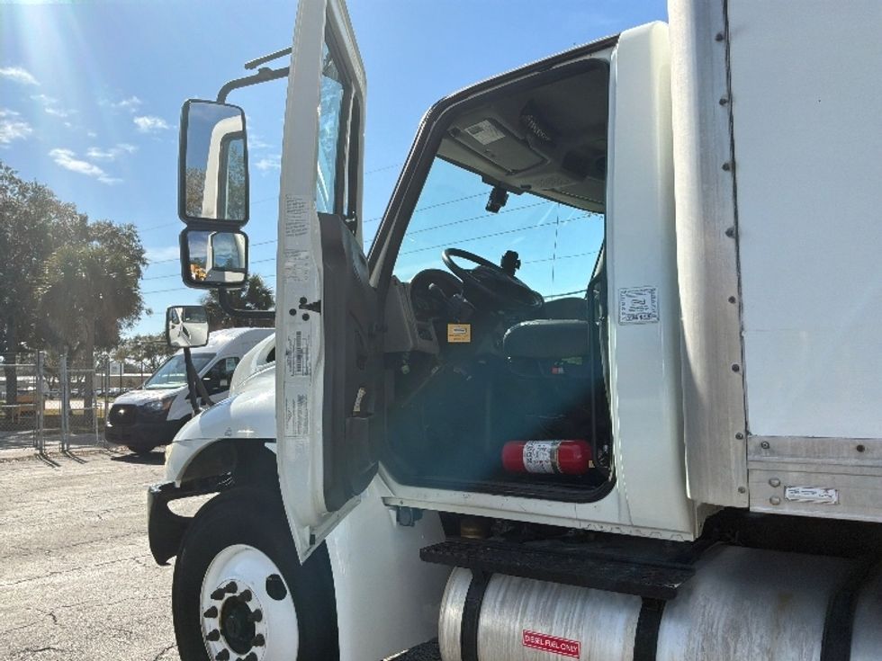 Medium Duty Box Truck-Light and Medium Duty Trucks-International-2019-4300-Jacksonville-FL-137,823\n\t\tmiles-$ 51,750 - Image 16