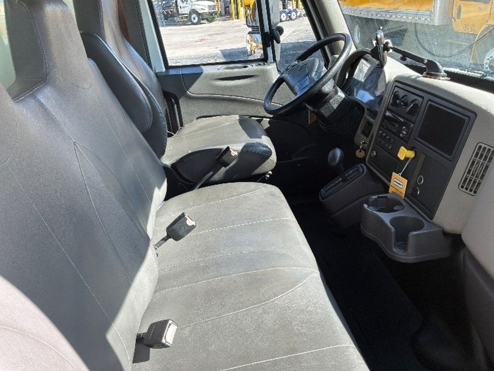 Medium Duty Box Truck-Light and Medium Duty Trucks-International-2019-4300-Jacksonville-FL-137,823\n\t\tmiles-$ 51,750 - Image 22