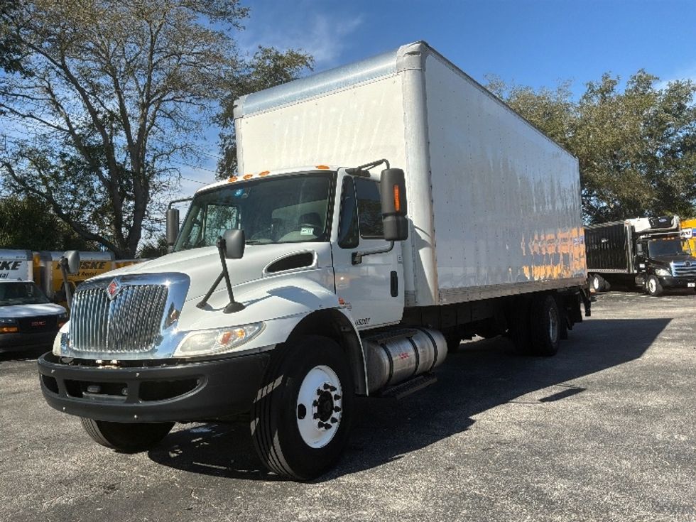 Medium Duty Box Truck-Light and Medium Duty Trucks-International-2019-4300-Jacksonville-FL-137,823\n\t\tmiles-$ 51,750 - Image 3
