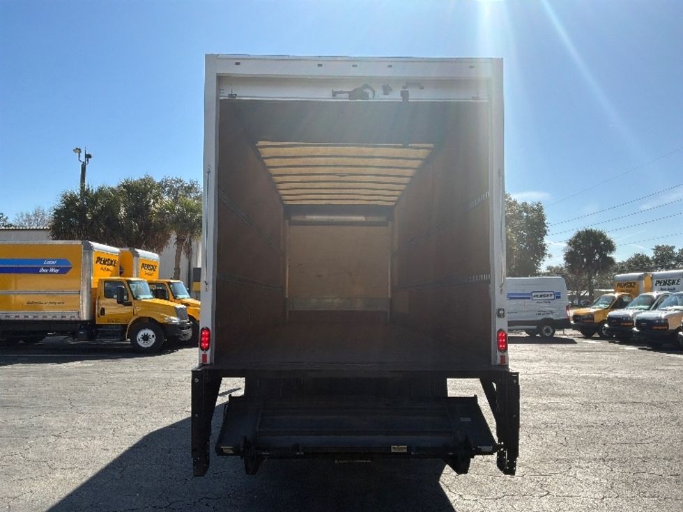 Medium Duty Box Truck-Light and Medium Duty Trucks-International-2019-4300-Jacksonville-FL-137,823\n\t\tmiles-$ 51,750 - Image 8