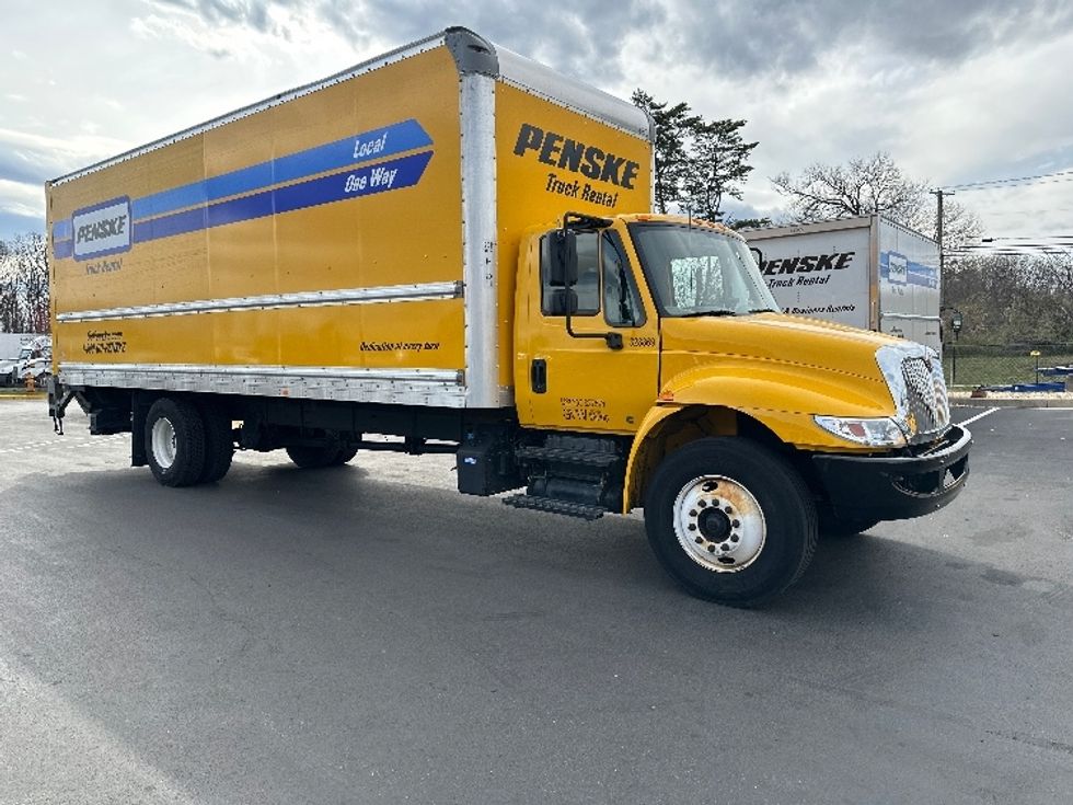 Medium Duty Box Truck-Light and Medium Duty Trucks-International-2019-4300-Jessup-MD-182,892\n\t\tmiles-$ 41,750 - Image 1