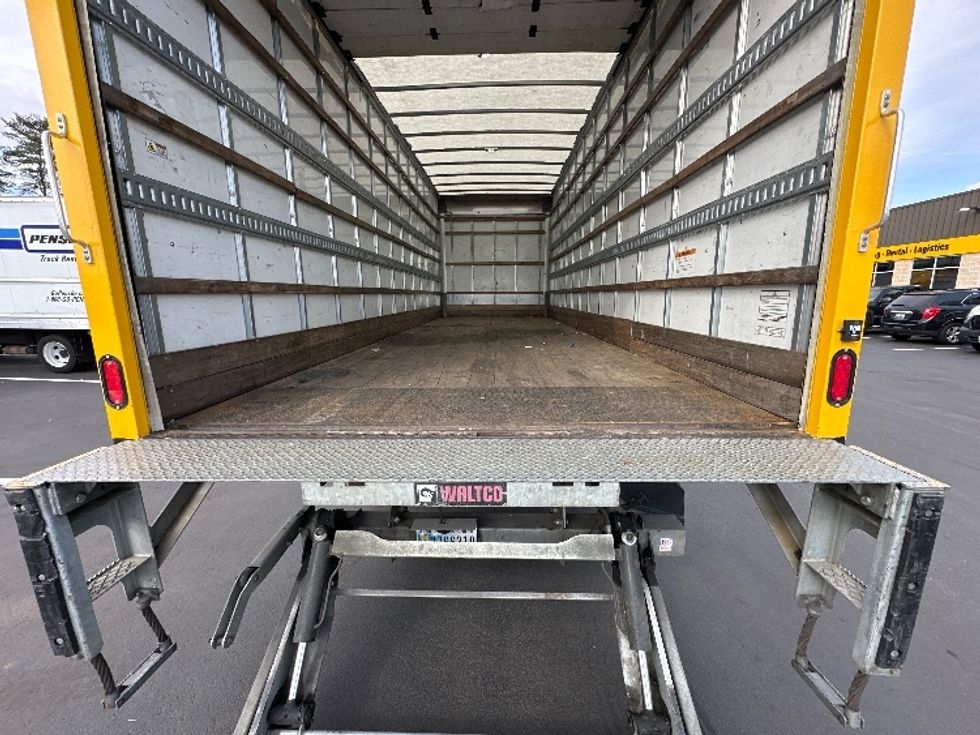 Medium Duty Box Truck-Light and Medium Duty Trucks-International-2019-4300-Jessup-MD-182,892\n\t\tmiles-$ 41,750 - Image 10