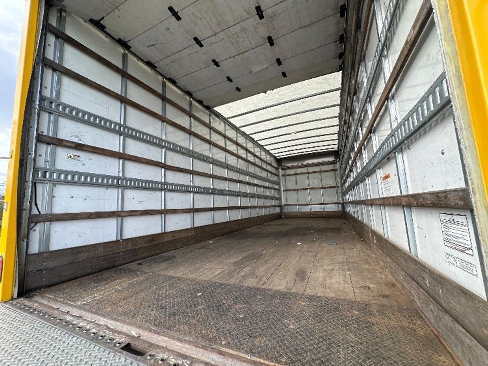 Medium Duty Box Truck-Light and Medium Duty Trucks-International-2019-4300-Jessup-MD-182,892\n\t\tmiles-$ 41,750 - Image 11