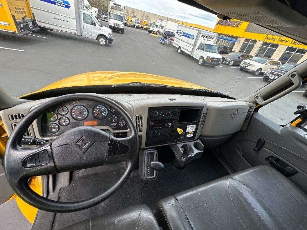 Medium Duty Box Truck-Light and Medium Duty Trucks-International-2019-4300-Jessup-MD-182,892\n\t\tmiles-$ 41,750 - Image 18