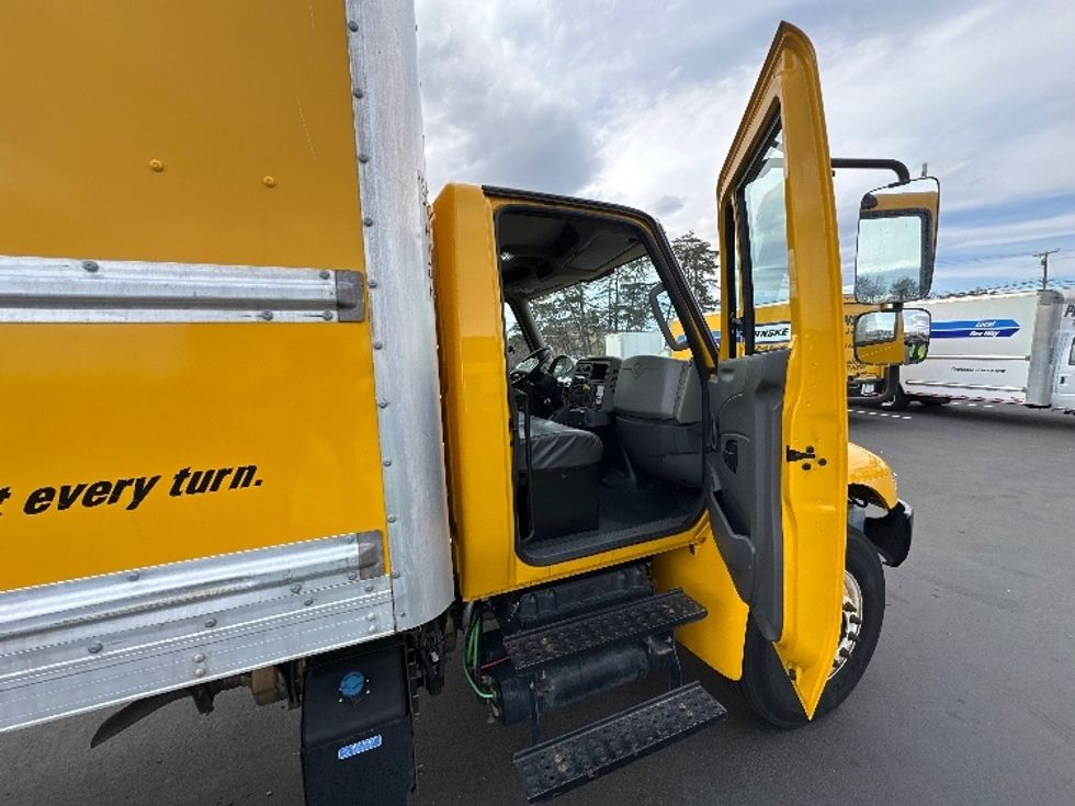 Medium Duty Box Truck-Light and Medium Duty Trucks-International-2019-4300-Jessup-MD-182,892\n\t\tmiles-$ 41,750 - Image 20