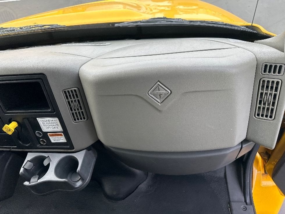 Medium Duty Box Truck-Light and Medium Duty Trucks-International-2019-4300-Jessup-MD-182,892\n\t\tmiles-$ 41,750 - Image 21