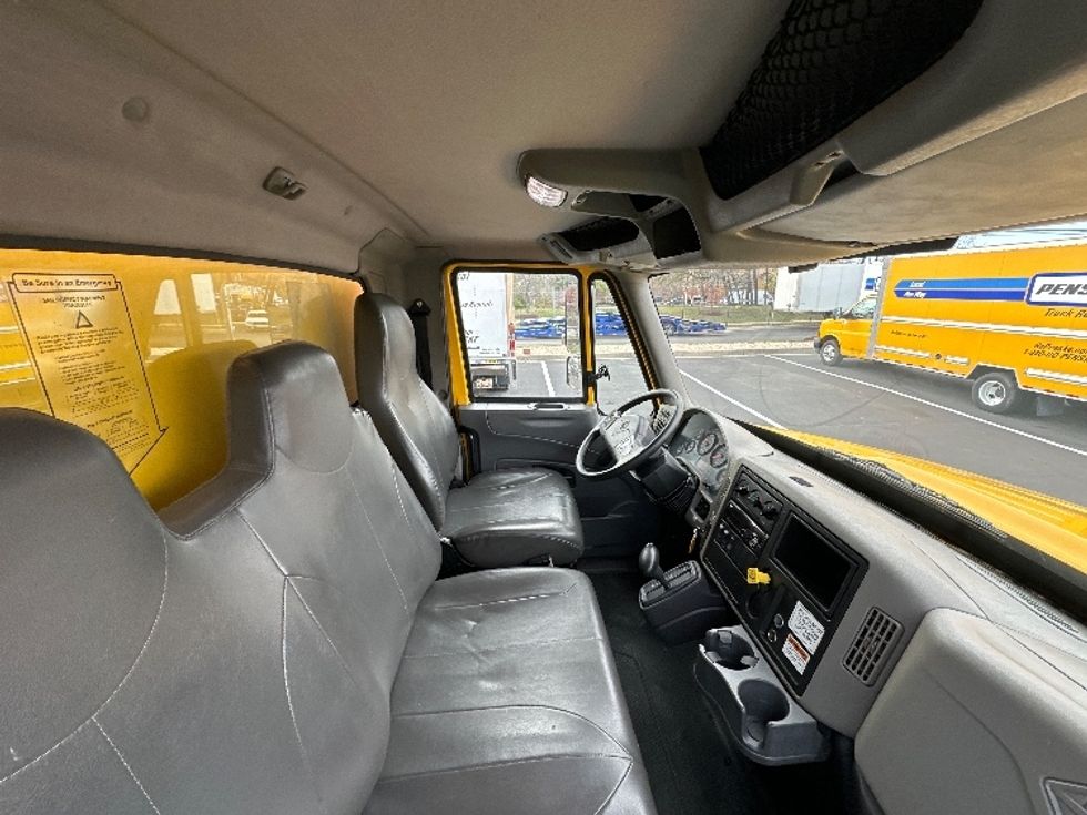 Medium Duty Box Truck-Light and Medium Duty Trucks-International-2019-4300-Jessup-MD-182,892\n\t\tmiles-$ 41,750 - Image 22