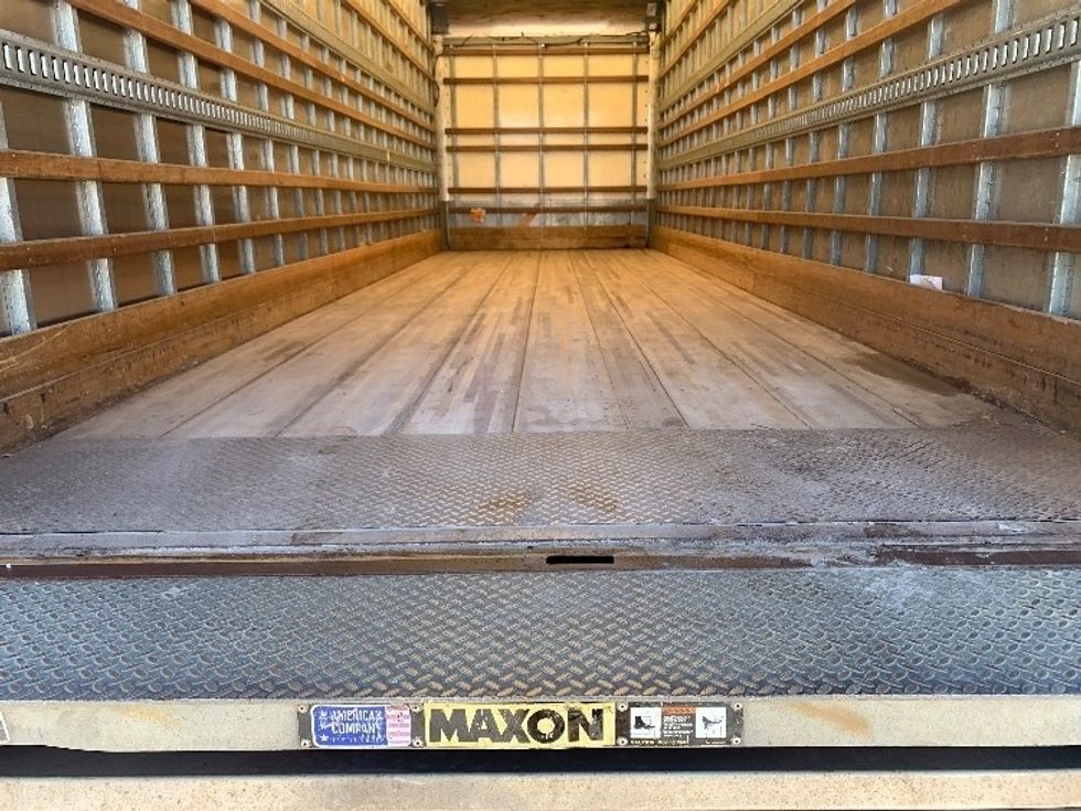 Medium Duty Box Truck-Light and Medium Duty Trucks-International-2019-4300-Jessup-MD-261,887\n\t\tmiles-$ 29,500 - Image 6