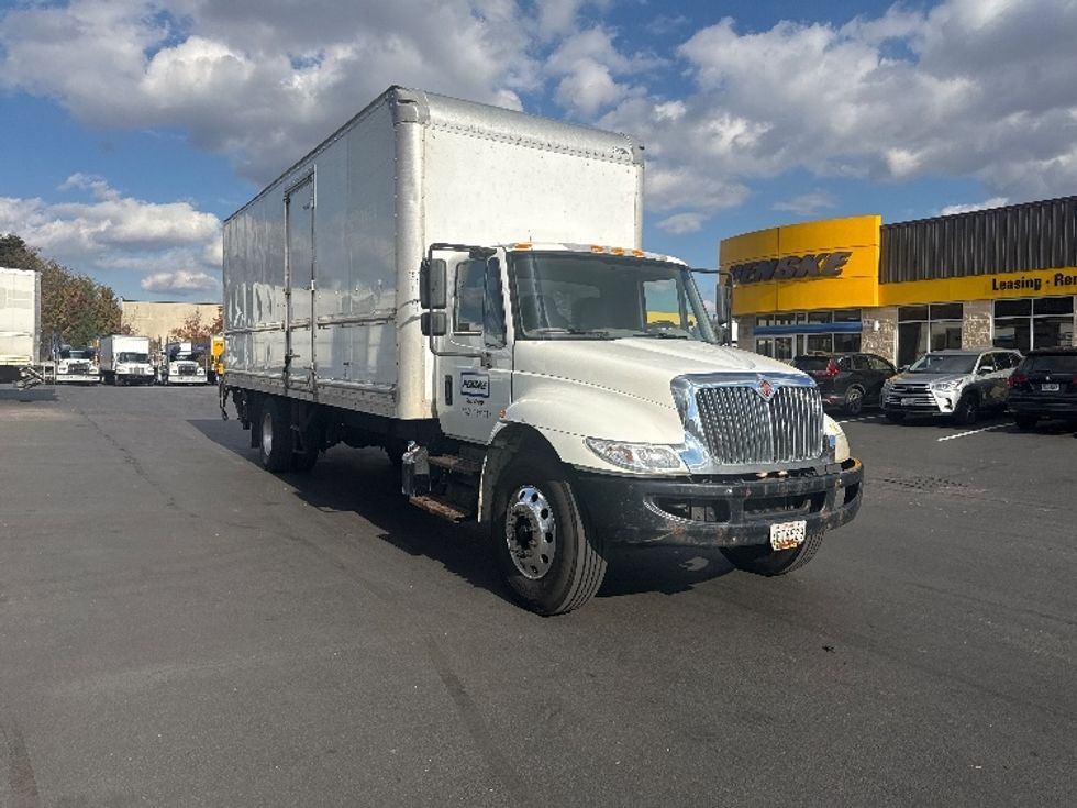Medium Duty Box Truck-Light and Medium Duty Trucks-International-2019-4300-Jessup-MD-267,251\n\t\tmiles-$ 28,750 - Image 1