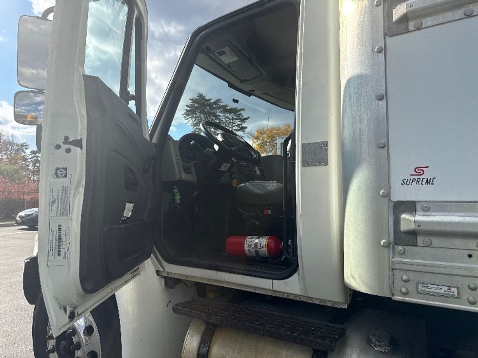 Medium Duty Box Truck-Light and Medium Duty Trucks-International-2019-4300-Jessup-MD-267,251\n\t\tmiles-$ 28,750 - Image 15