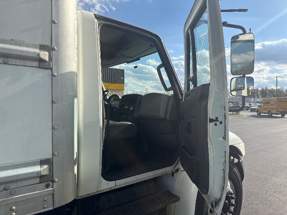 Medium Duty Box Truck-Light and Medium Duty Trucks-International-2019-4300-Jessup-MD-267,251\n\t\tmiles-$ 28,750 - Image 19