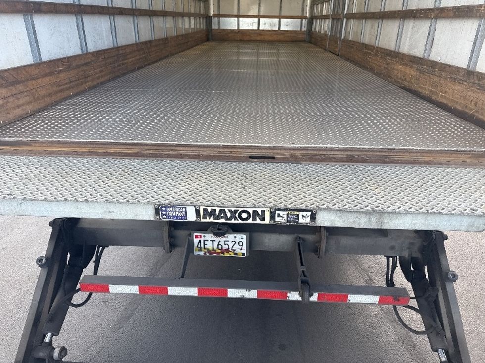 Medium Duty Box Truck-Light and Medium Duty Trucks-International-2019-4300-Jessup-MD-267,251\n\t\tmiles-$ 28,750 - Image 9