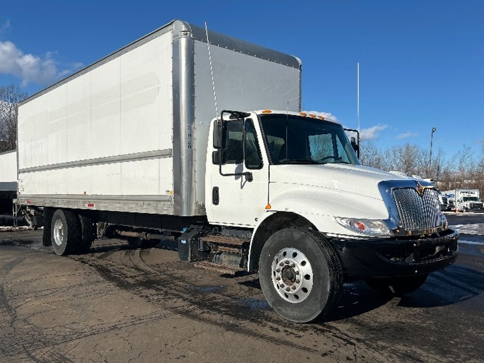 Medium Duty Box Truck-Light and Medium Duty Trucks-International-2019-4300-Jessup-PA-328,011\n\t\tmiles-$ 19,000 - Image 1