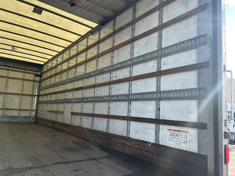 Medium Duty Box Truck-Light and Medium Duty Trucks-International-2019-4300-Jessup-PA-328,011\n\t\tmiles-$ 19,000 - Image 12