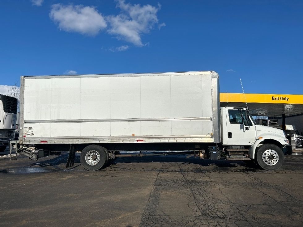 Medium Duty Box Truck-Light and Medium Duty Trucks-International-2019-4300-Jessup-PA-328,011\n\t\tmiles-$ 19,000 - Image 15