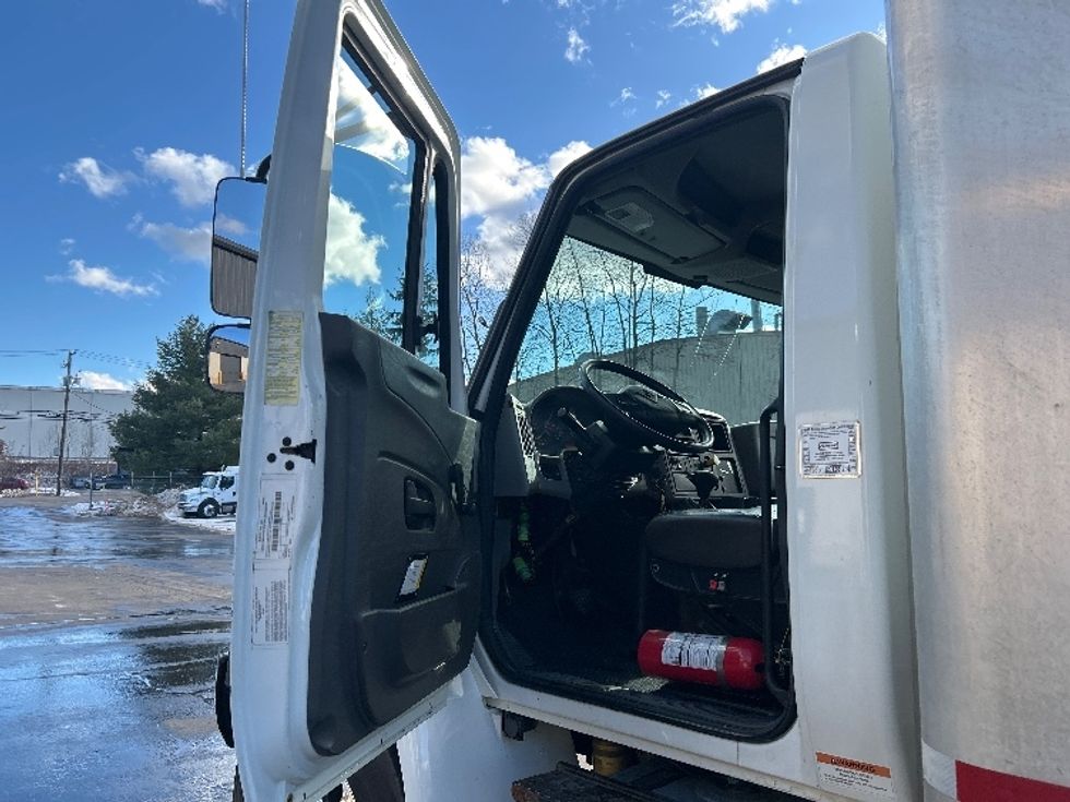 Medium Duty Box Truck-Light and Medium Duty Trucks-International-2019-4300-Jessup-PA-328,011\n\t\tmiles-$ 19,000 - Image 16