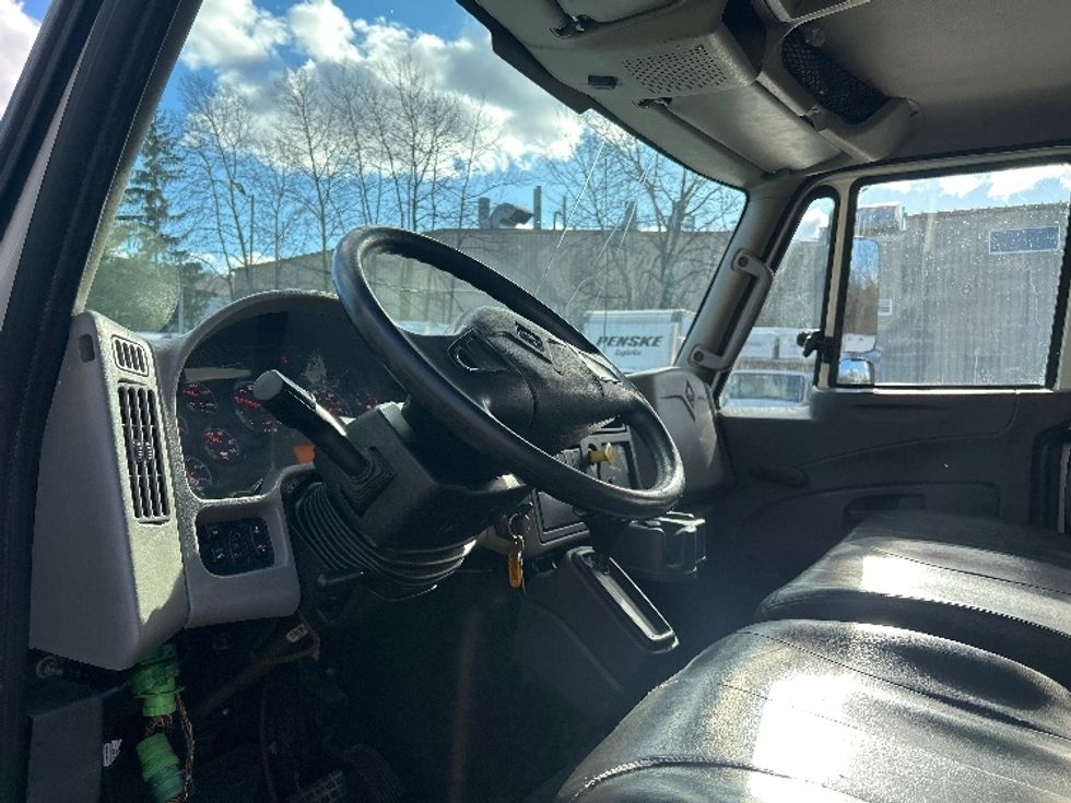 Medium Duty Box Truck-Light and Medium Duty Trucks-International-2019-4300-Jessup-PA-328,011\n\t\tmiles-$ 19,000 - Image 17