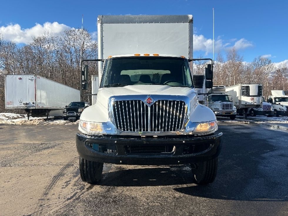 Medium Duty Box Truck-Light and Medium Duty Trucks-International-2019-4300-Jessup-PA-328,011\n\t\tmiles-$ 19,000 - Image 2