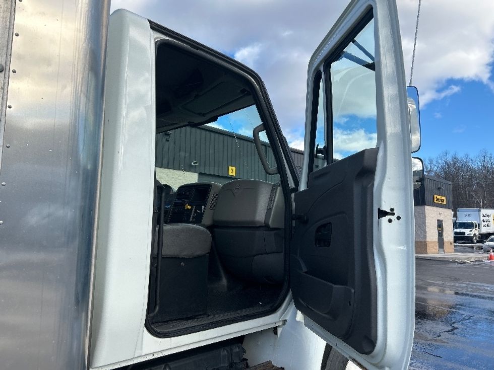 Medium Duty Box Truck-Light and Medium Duty Trucks-International-2019-4300-Jessup-PA-328,011\n\t\tmiles-$ 19,000 - Image 20