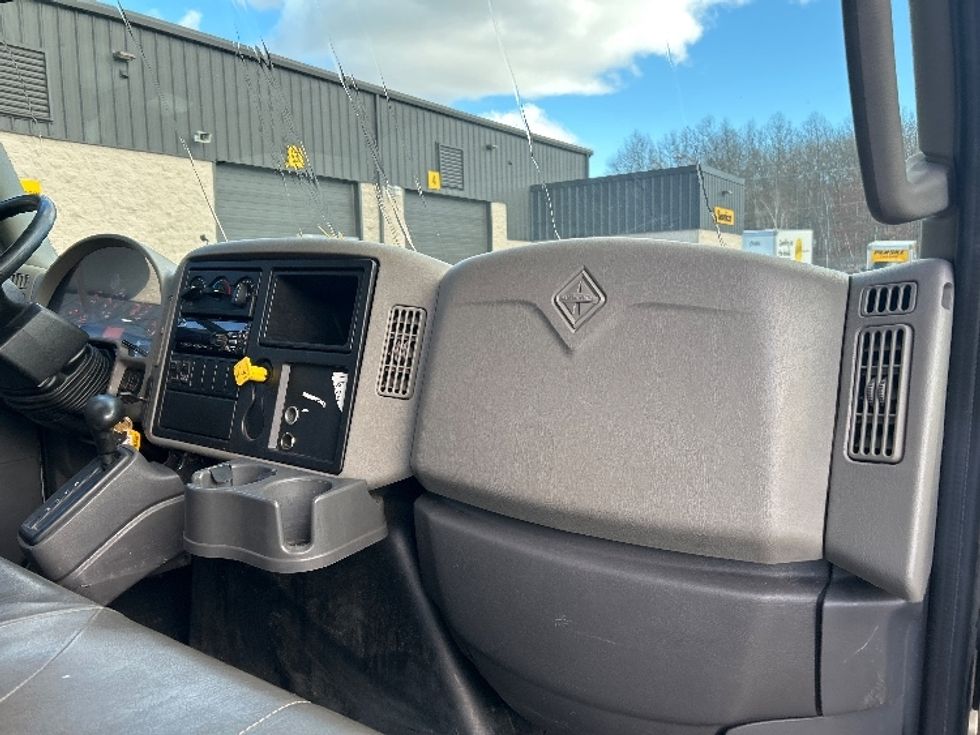 Medium Duty Box Truck-Light and Medium Duty Trucks-International-2019-4300-Jessup-PA-328,011\n\t\tmiles-$ 19,000 - Image 21