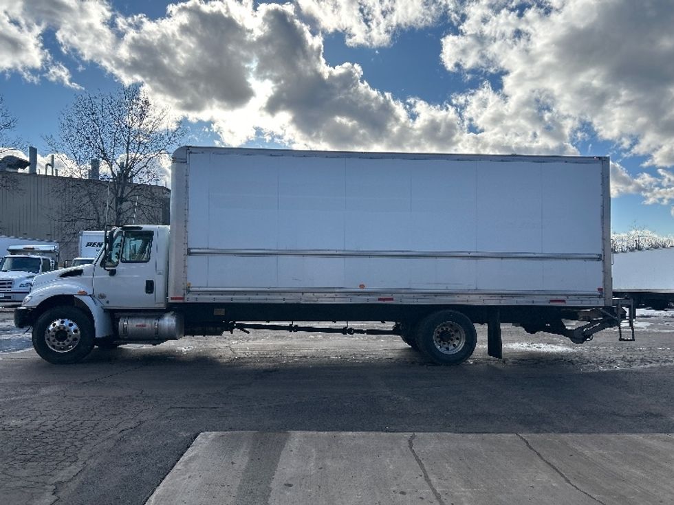 Medium Duty Box Truck-Light and Medium Duty Trucks-International-2019-4300-Jessup-PA-328,011\n\t\tmiles-$ 19,000 - Image 4