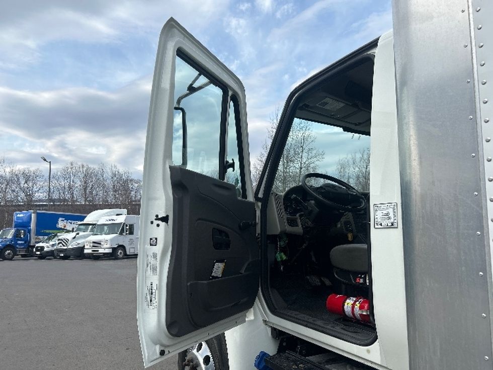 Medium Duty Box Truck-Light and Medium Duty Trucks-International-2019-4300-Jessup-PA-76,555\n\t\tmiles-$ 56,250 - Image 16
