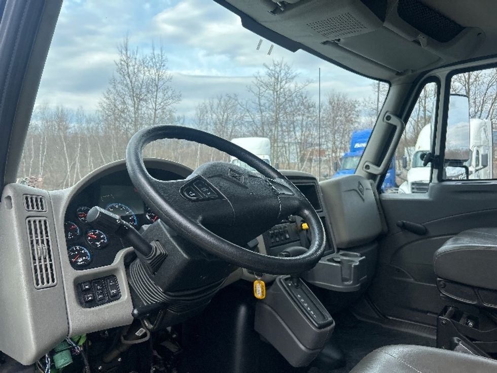 Medium Duty Box Truck-Light and Medium Duty Trucks-International-2019-4300-Jessup-PA-76,555\n\t\tmiles-$ 56,250 - Image 17