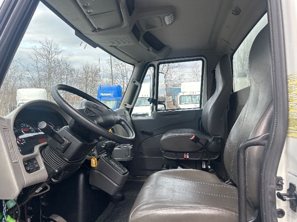 Medium Duty Box Truck-Light and Medium Duty Trucks-International-2019-4300-Jessup-PA-76,555\n\t\tmiles-$ 56,250 - Image 19