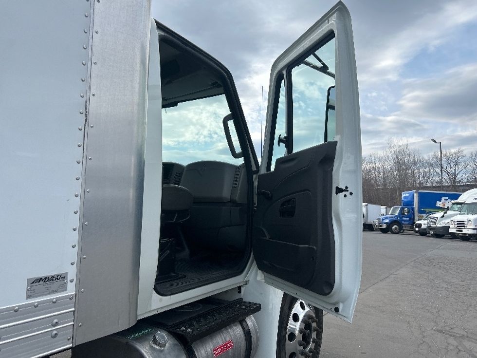 Medium Duty Box Truck-Light and Medium Duty Trucks-International-2019-4300-Jessup-PA-76,555\n\t\tmiles-$ 56,250 - Image 20