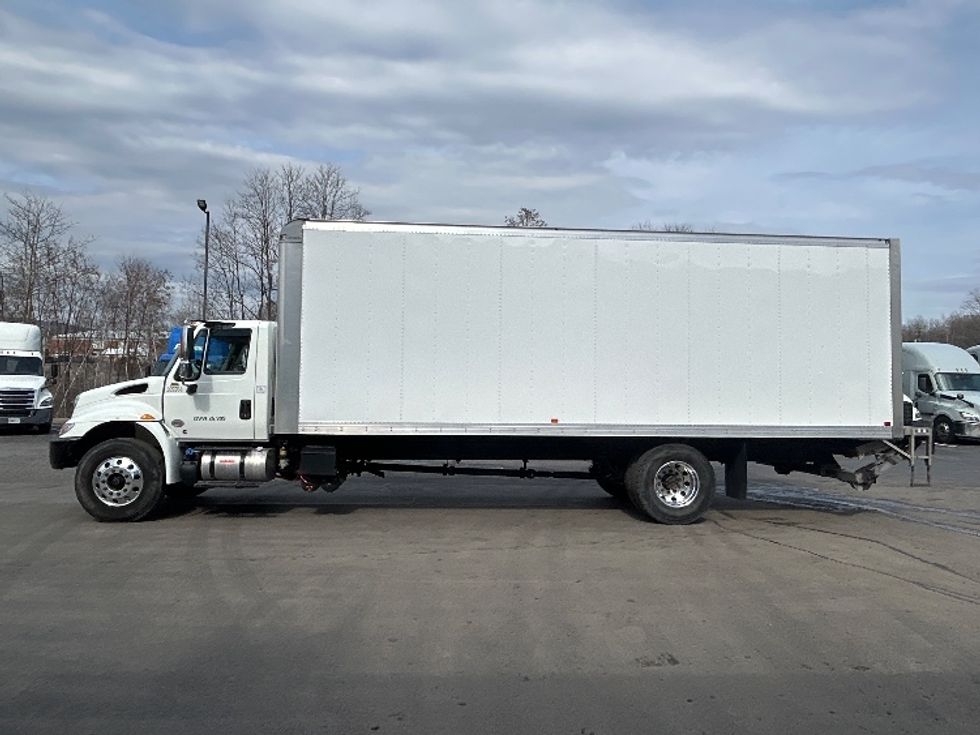 Medium Duty Box Truck-Light and Medium Duty Trucks-International-2019-4300-Jessup-PA-76,555\n\t\tmiles-$ 56,250 - Image 4