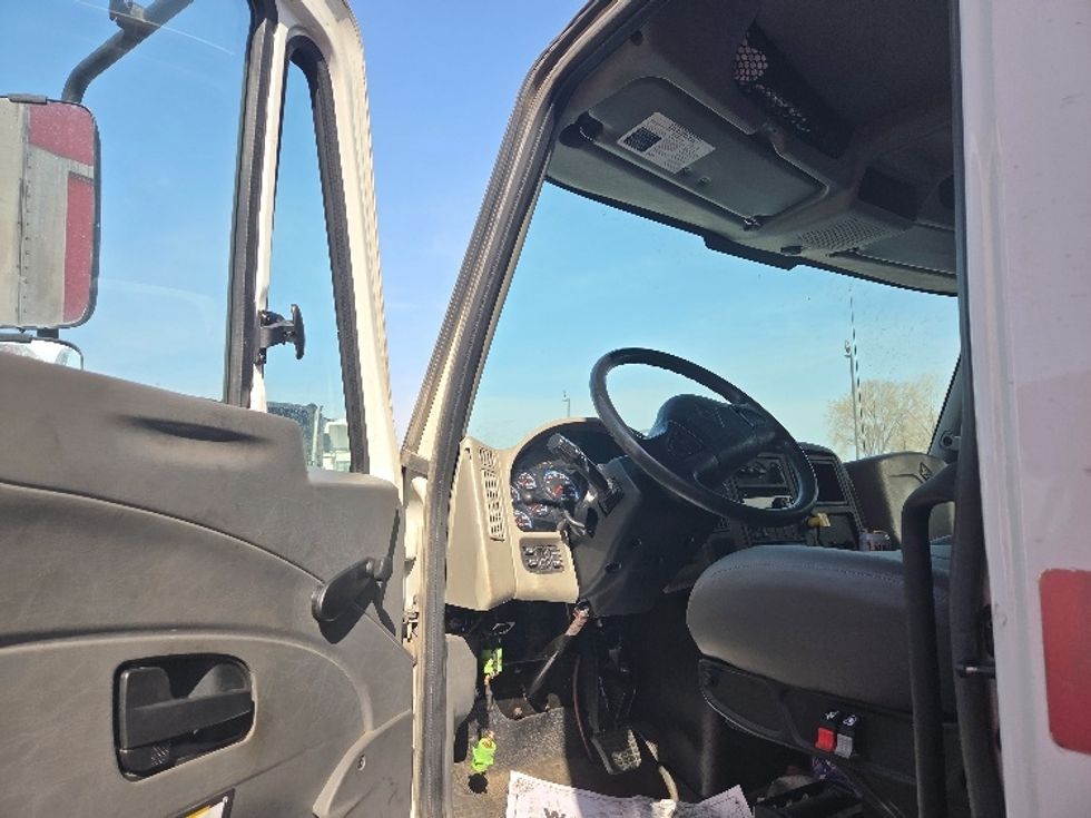 Medium Duty Box Truck-Light and Medium Duty Trucks-International-2019-4300-Kansas City-MO-279,706\n\t\tmiles-$ 29,250 - Image 16