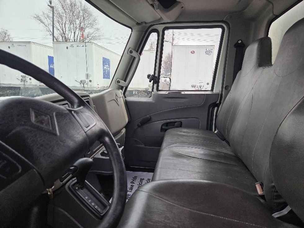 Medium Duty Box Truck-Light and Medium Duty Trucks-International-2019-4300-Kansas City-MO-279,706\n\t\tmiles-$ 29,250 - Image 17