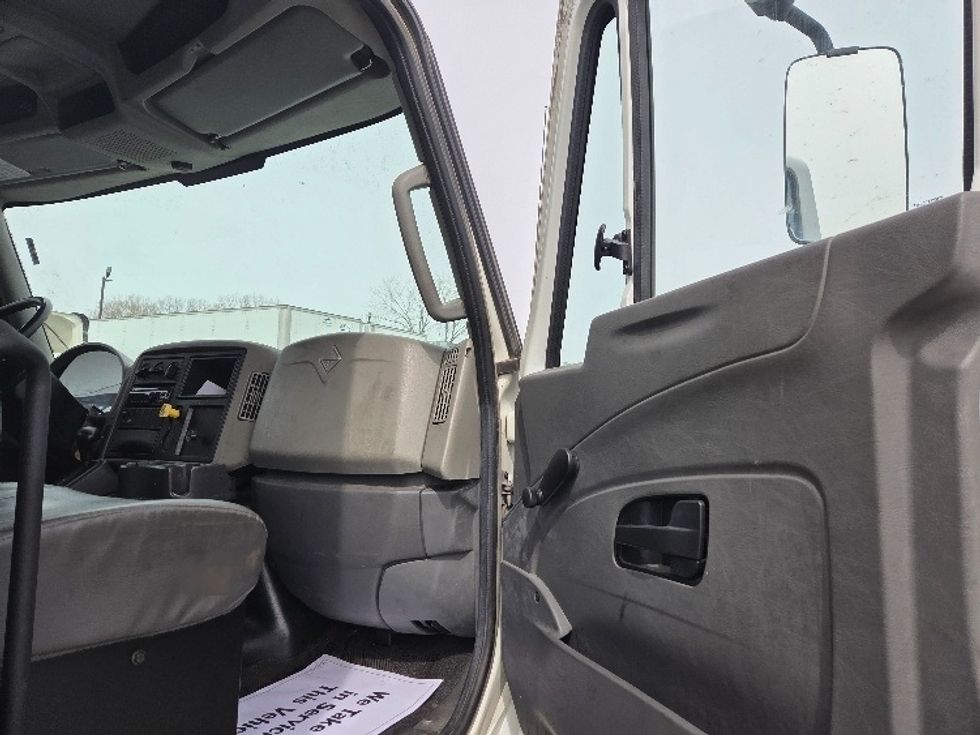 Medium Duty Box Truck-Light and Medium Duty Trucks-International-2019-4300-Kansas City-MO-279,706\n\t\tmiles-$ 29,250 - Image 20