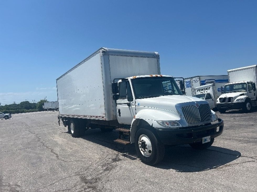Medium Duty Box Truck-Light and Medium Duty Trucks-International-2019-4300-Kansas City-MO-30,763\n\t\tmiles-$ 50,750 - Image 1