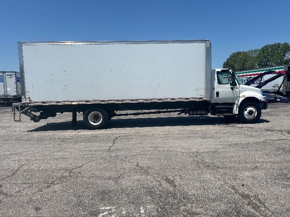Medium Duty Box Truck-Light and Medium Duty Trucks-International-2019-4300-Kansas City-MO-30,763\n\t\tmiles-$ 50,750 - Image 15