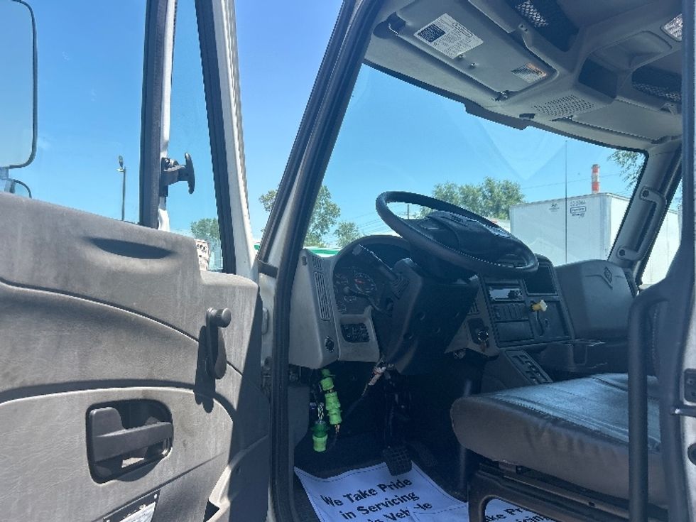 Medium Duty Box Truck-Light and Medium Duty Trucks-International-2019-4300-Kansas City-MO-30,763\n\t\tmiles-$ 50,750 - Image 16