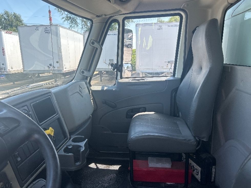 Medium Duty Box Truck-Light and Medium Duty Trucks-International-2019-4300-Kansas City-MO-30,763\n\t\tmiles-$ 50,750 - Image 19