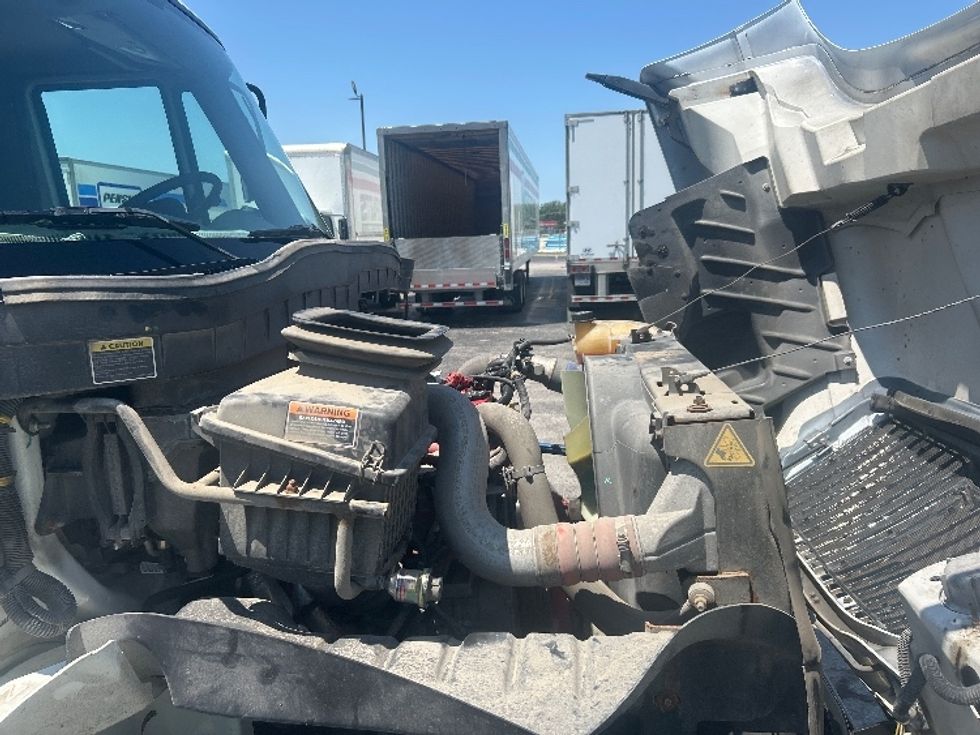 Medium Duty Box Truck-Light and Medium Duty Trucks-International-2019-4300-Kansas City-MO-30,763\n\t\tmiles-$ 50,750 - Image 23