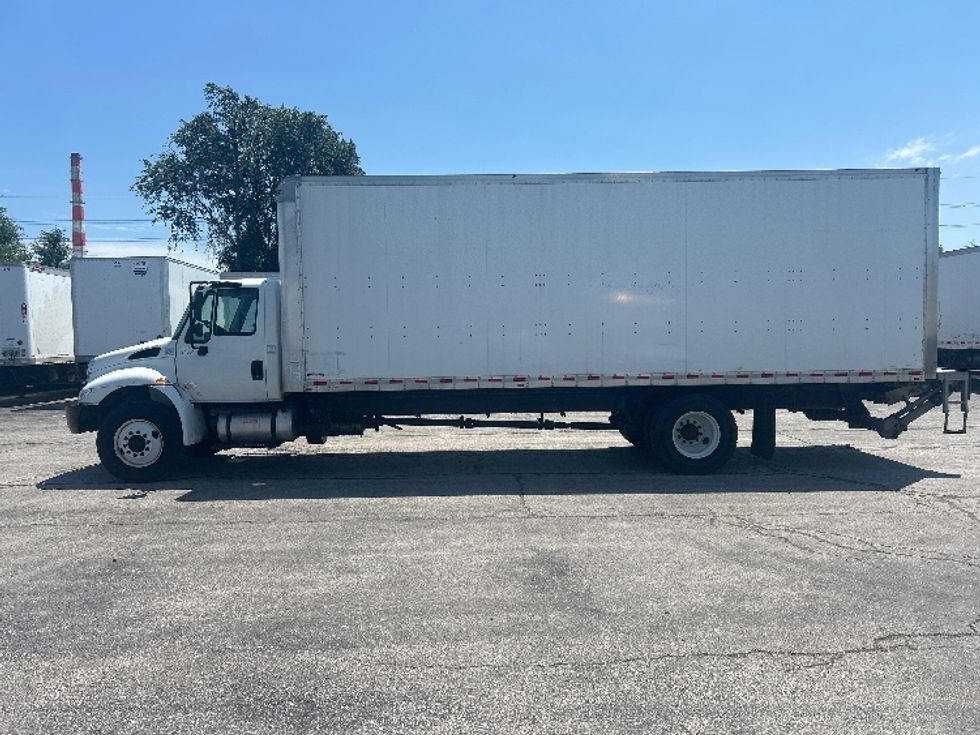 Medium Duty Box Truck-Light and Medium Duty Trucks-International-2019-4300-Kansas City-MO-30,763\n\t\tmiles-$ 50,750 - Image 4