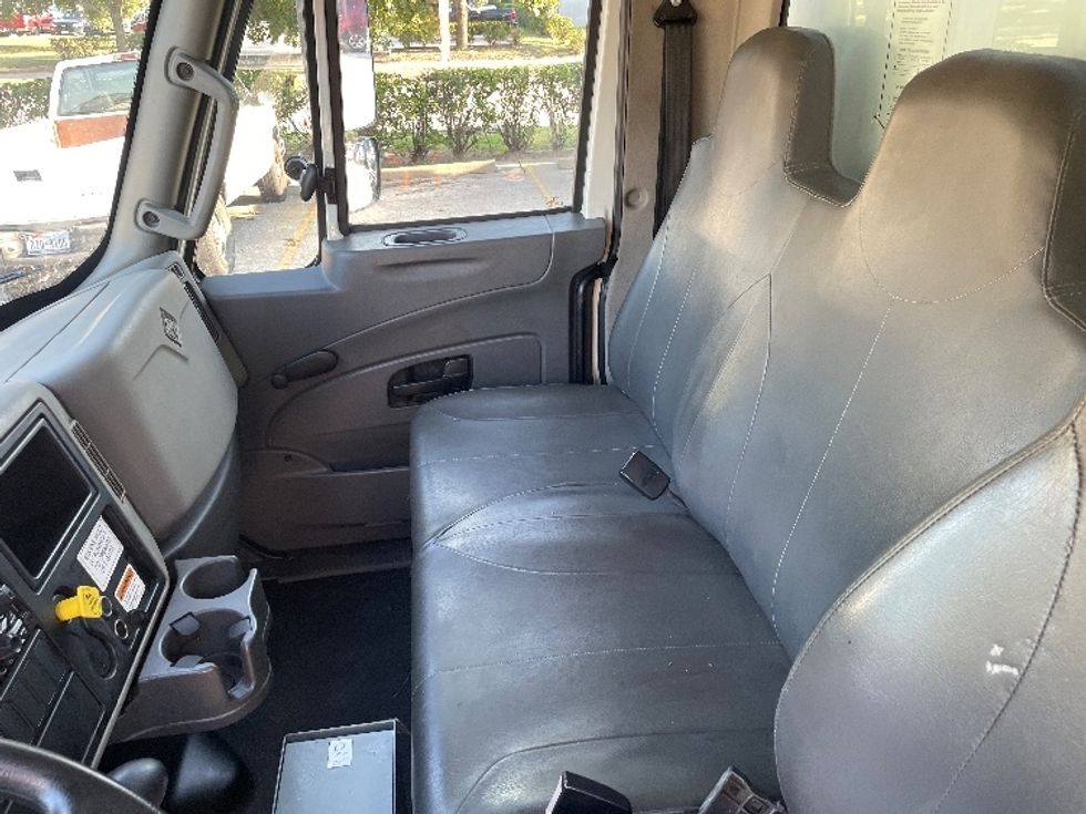 Medium Duty Box Truck-Light and Medium Duty Trucks-International-2019-4300-Katy-TX-109,397\n\t\tmiles-$ 51,750 - Image 19