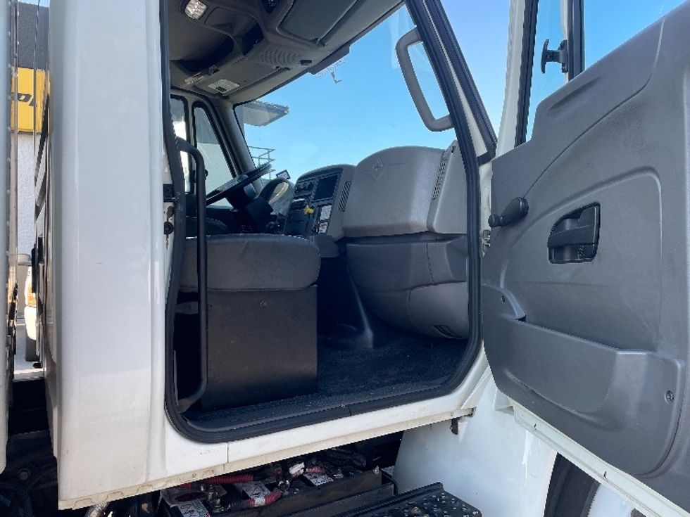Medium Duty Box Truck-Light and Medium Duty Trucks-International-2019-4300-Katy-TX-109,397\n\t\tmiles-$ 51,750 - Image 20