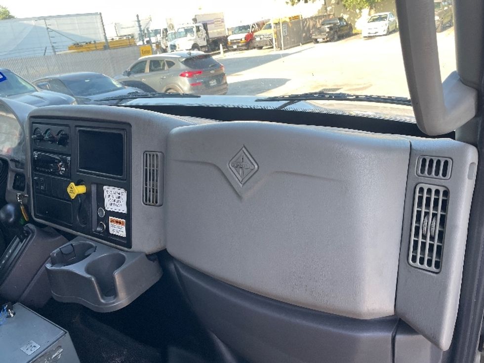 Medium Duty Box Truck-Light and Medium Duty Trucks-International-2019-4300-Katy-TX-109,397\n\t\tmiles-$ 51,750 - Image 21