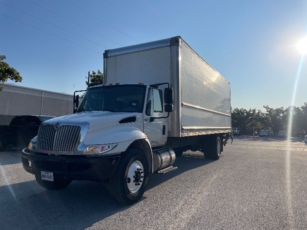Medium Duty Box Truck-Light and Medium Duty Trucks-International-2019-4300-Katy-TX-109,397\n\t\tmiles-$ 51,750 - Image 3