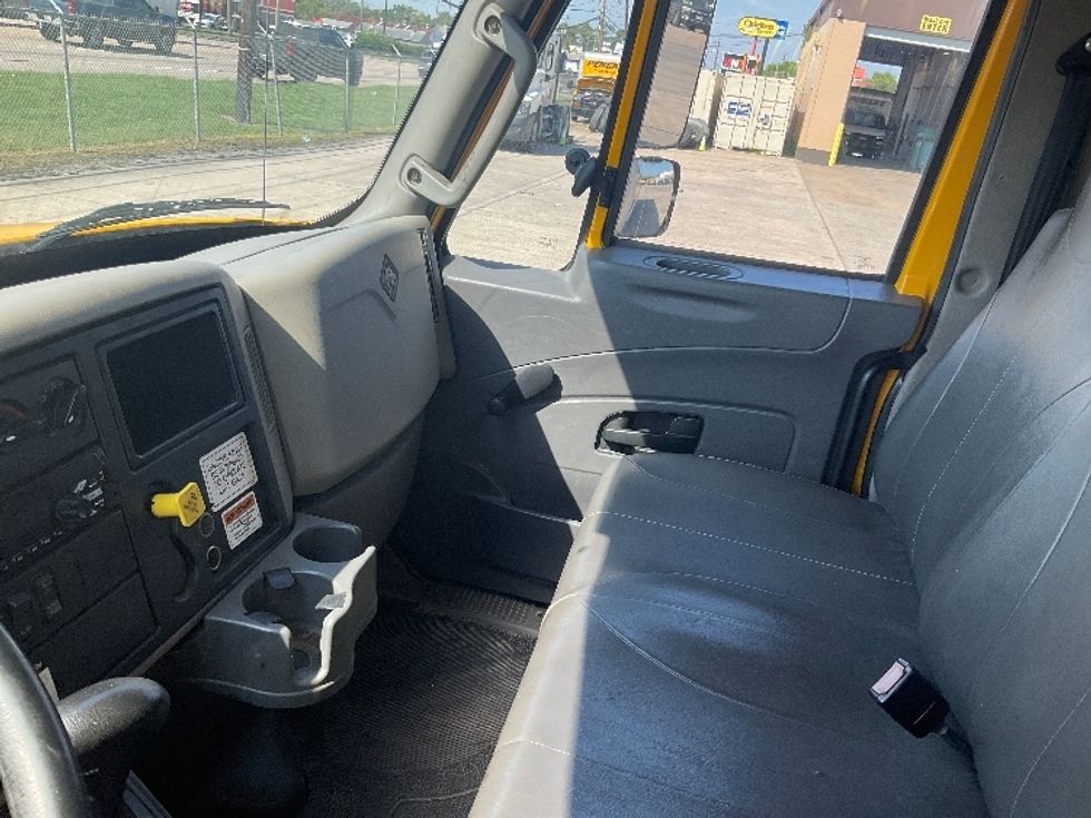 Medium Duty Box Truck-Light and Medium Duty Trucks-International-2019-4300-Katy-TX-119,982\n\t\tmiles-$ 57,500 - Image 19