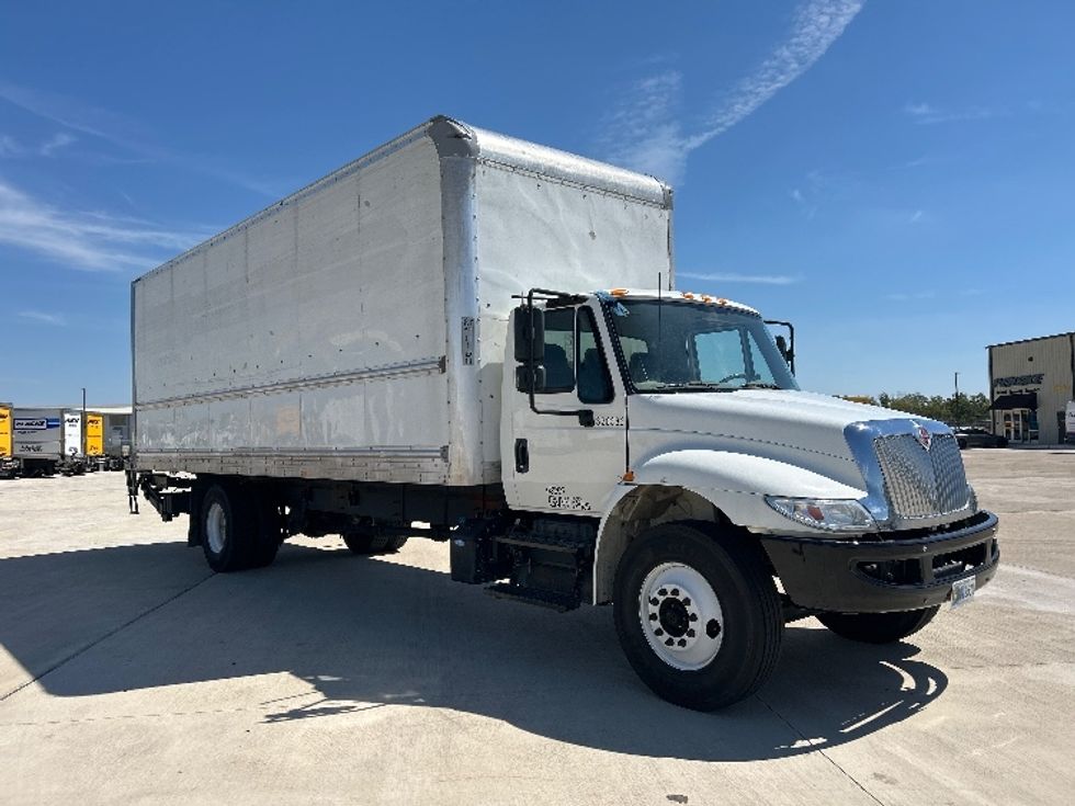 Medium Duty Box Truck-Light and Medium Duty Trucks-International-2019-4300-Katy-TX-174,017\n\t\tmiles-$ 43,750 - Image 1