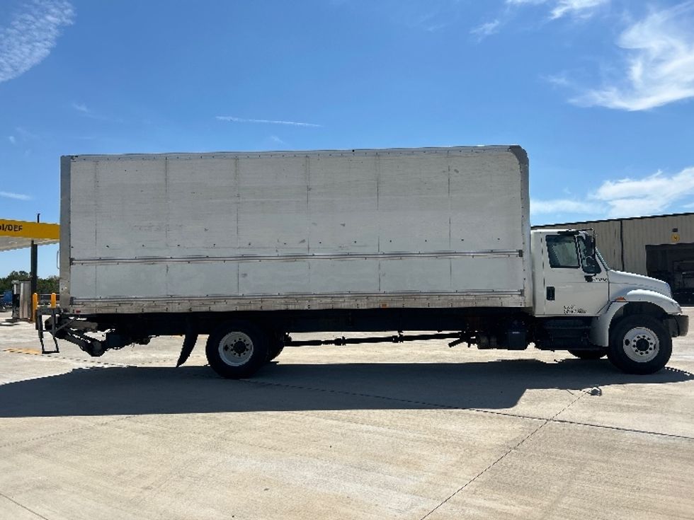 Medium Duty Box Truck-Light and Medium Duty Trucks-International-2019-4300-Katy-TX-174,017\n\t\tmiles-$ 43,750 - Image 15