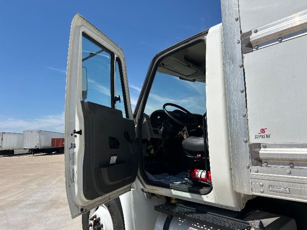Medium Duty Box Truck-Light and Medium Duty Trucks-International-2019-4300-Katy-TX-174,017\n\t\tmiles-$ 43,750 - Image 16