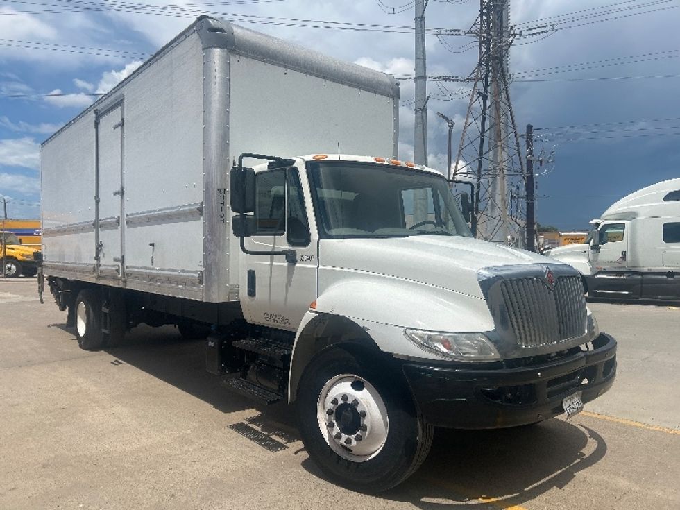 Medium Duty Box Truck-Light and Medium Duty Trucks-International-2019-4300-Katy-TX-236,567\n\t\tmiles-$ 33,500 - Image 1