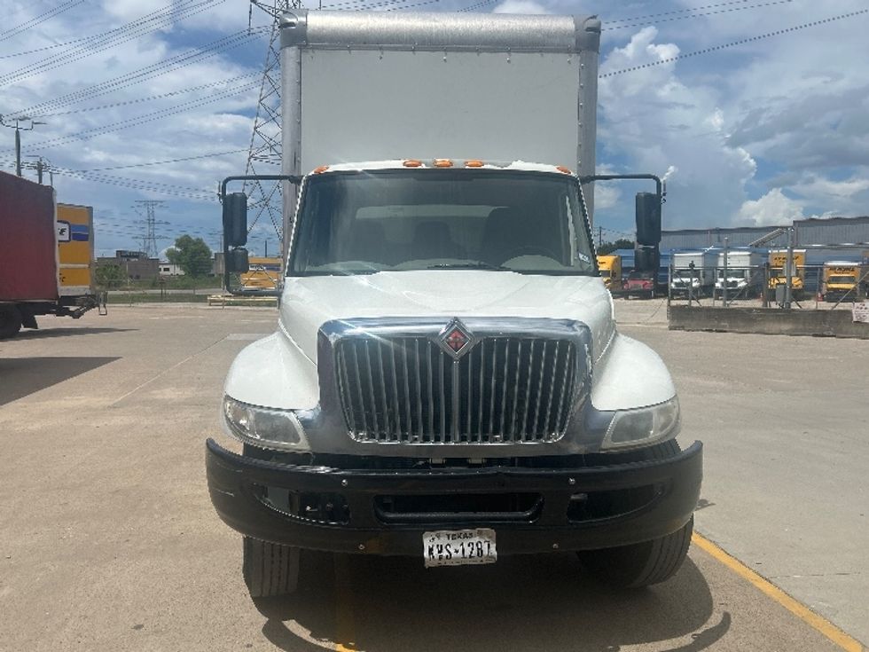 Medium Duty Box Truck-Light and Medium Duty Trucks-International-2019-4300-Katy-TX-236,567\n\t\tmiles-$ 33,500 - Image 2