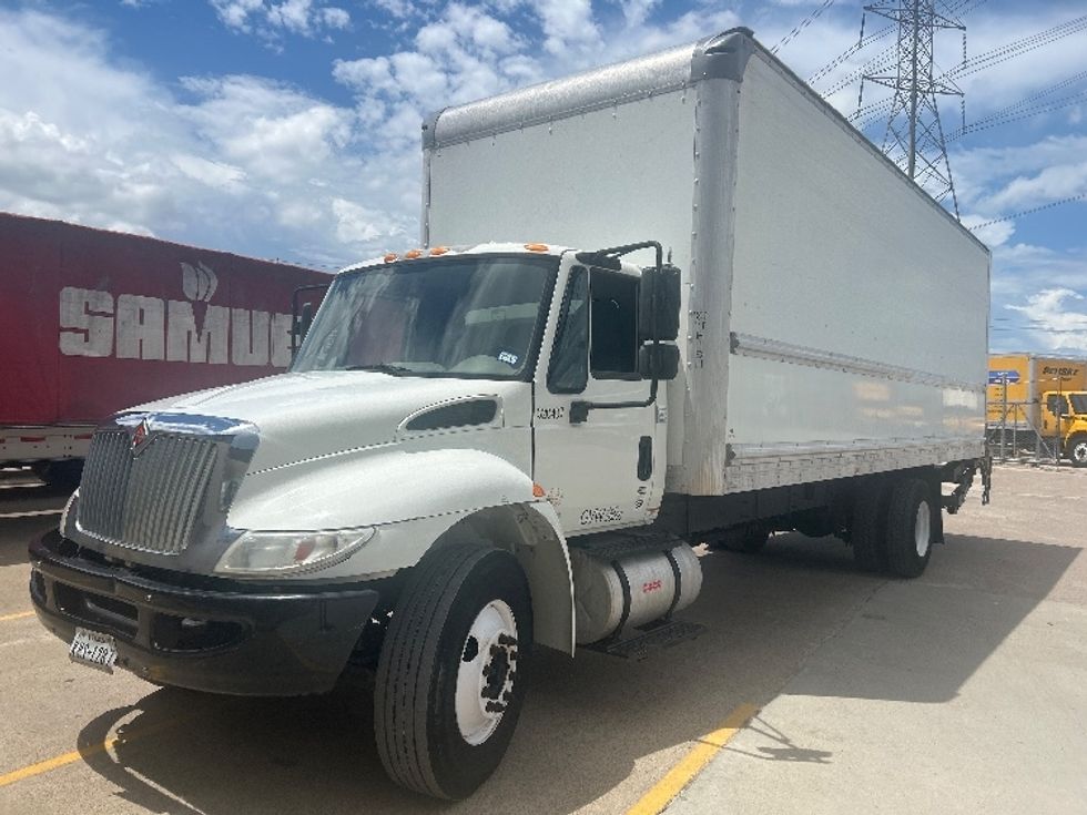 Medium Duty Box Truck-Light and Medium Duty Trucks-International-2019-4300-Katy-TX-236,567\n\t\tmiles-$ 33,500 - Image 3
